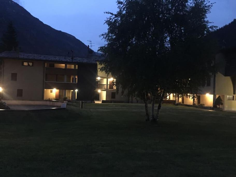 Appartamento Ampio Giardino Adiacente Piste Sci 4/6 Posti Letto La Thuile Luaran gambar