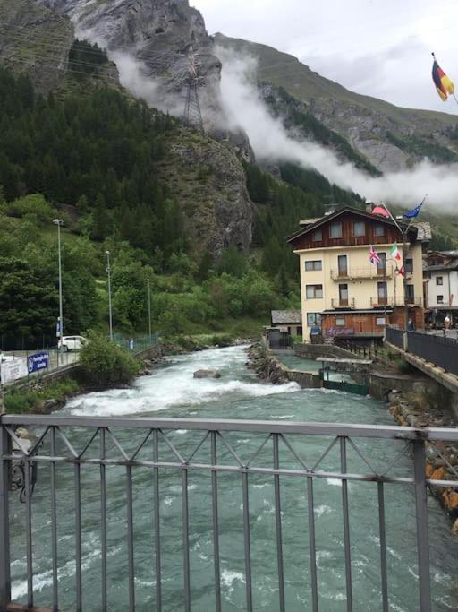 Appartamento Ampio Giardino Adiacente Piste Sci 4/6 Posti Letto La Thuile Luaran gambar